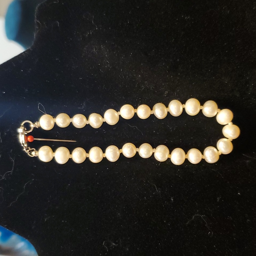 Real pearl bracelet. See video